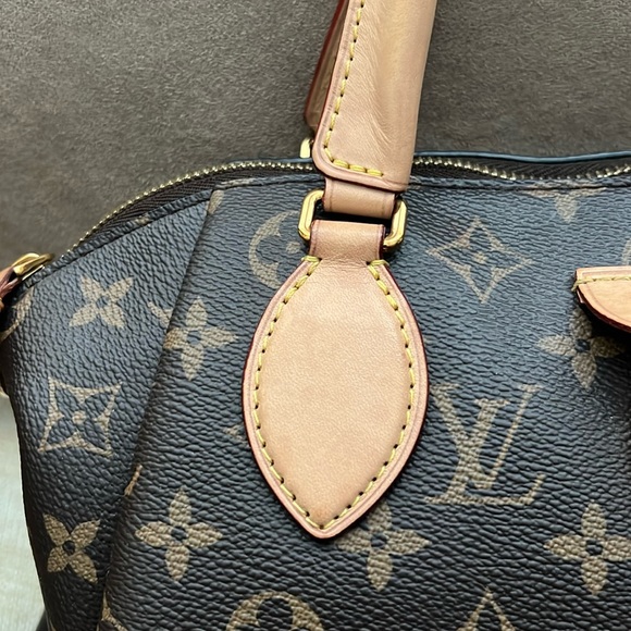 A92- 💯% authentic Louis Vuitton Rivori MM - Picture 4 of 16